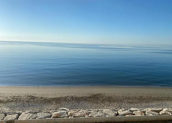 Magnificent Front Sea Views Apartamento Estepona