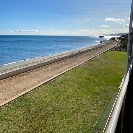 Magnificent Front Sea Views *