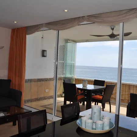 Magnificent Front Sea Views Apartment *