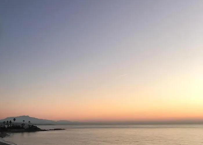 Magnificent Front Sea Views 公寓