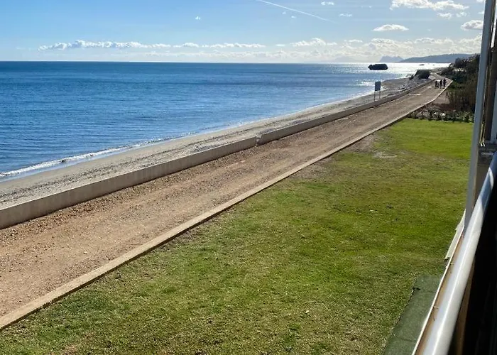 Magnificent Front Sea Views *