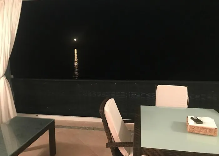 Magnificent Front Sea Views Lejlighed *