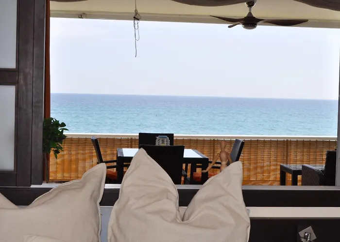 公寓 Magnificent Front Sea Views