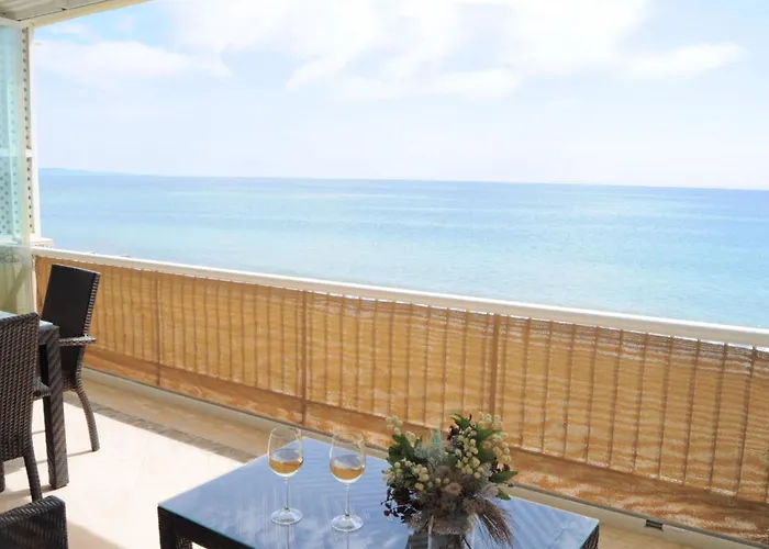 Lejlighed Magnificent Front Sea Views Estepona