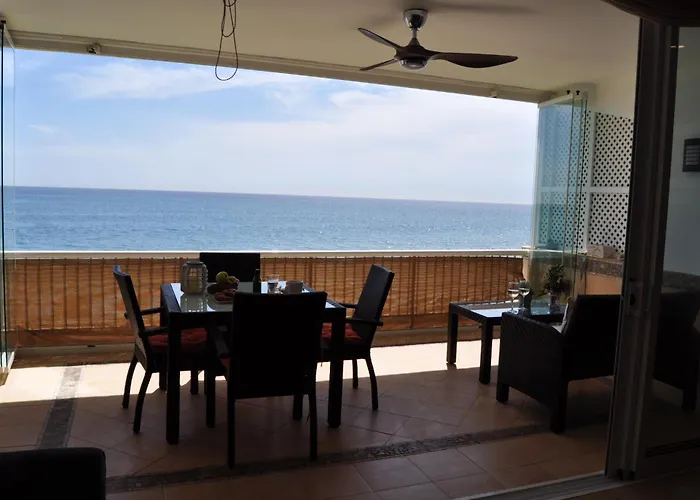 Magnificent Front Sea Views Lejlighed