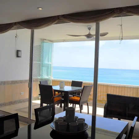 Apartmán Magnificent Front Sea Views