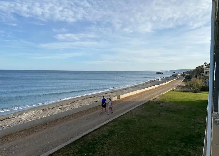 Апартаменти Magnificent Front Sea Views Естепона