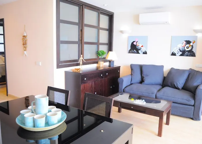 Апартаменти Magnificent Front Sea Views *